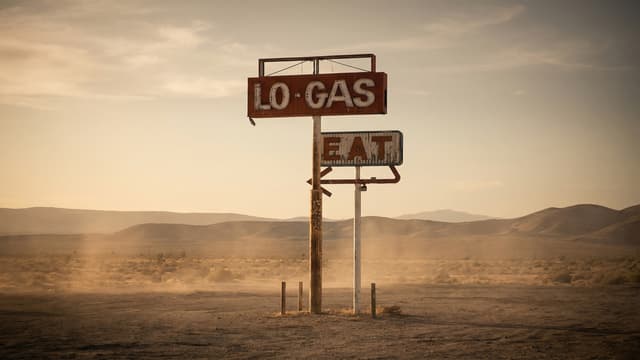 S01:E07 - Abandoned and Forgotten Highway Stops in the Mojave Desert