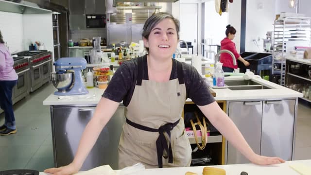 S01:E01 - Pastry Chef Attempts to Make a Gourmet Twinkie