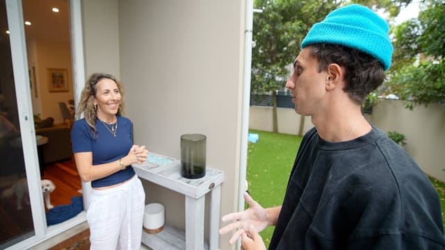 S01:E08 - Painting Strangers Bedrooms in Australia