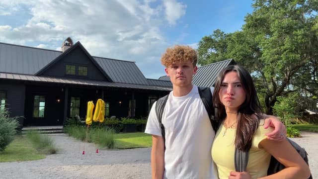 S01:E11 - South Carolina / North Carolina
