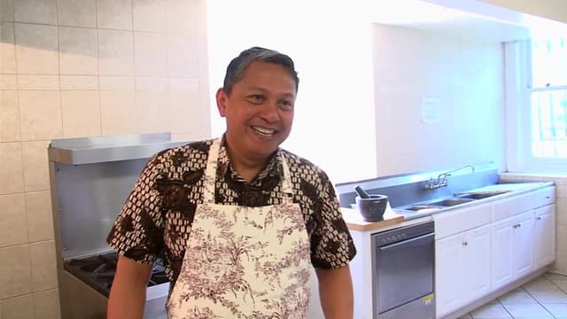 S04:E16 - Embassy Row