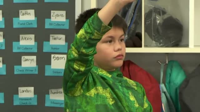 S10:E04 - Mutilated Fish and Classroom Salmon