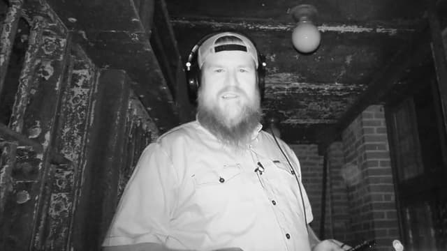 S02:E01 - Old Lake County Jail