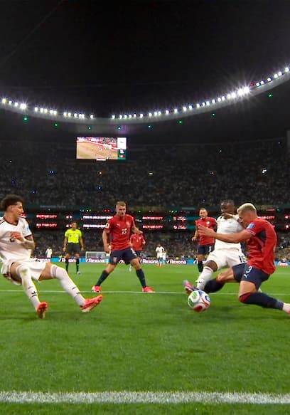 Julián Quiñones Pounces on Rebound for Mexico Goal, Extending Lead Over Czechia poster