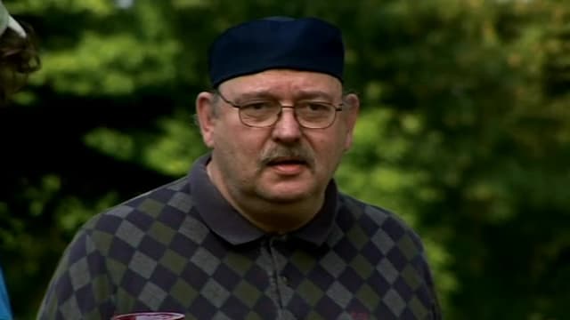 S02:E04 - Poles Apart