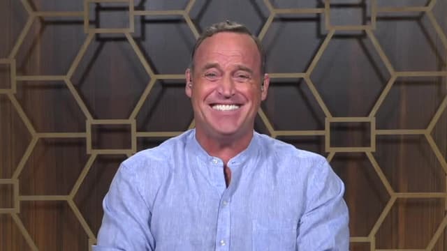 S03:E140 - Matt Iseman Turns Up the Heat!