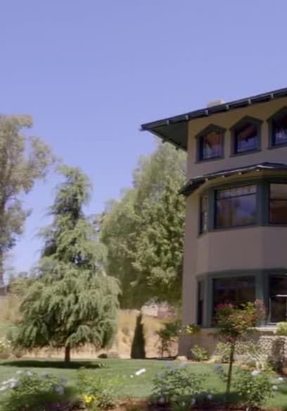 S02:E03 - 1913 Mission Revival Mansion poster