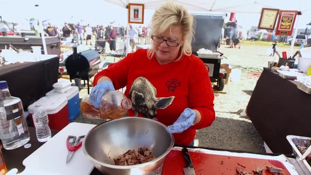 S04:E05 - Carolina's Divine Swine