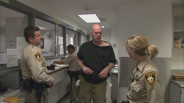 S06:E15 - Chair Houdini