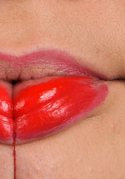 S11:E18 - Insane Beauty Hacks for Your Everyday Look! poster