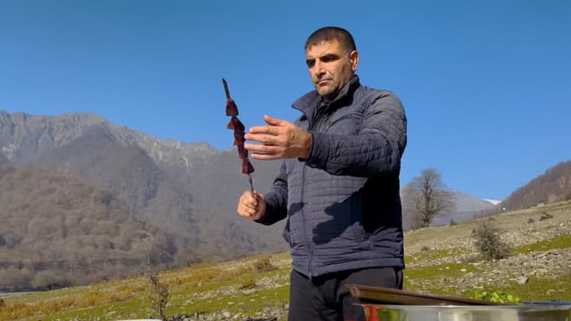 S01:E01 - Roast Jiz-Byz