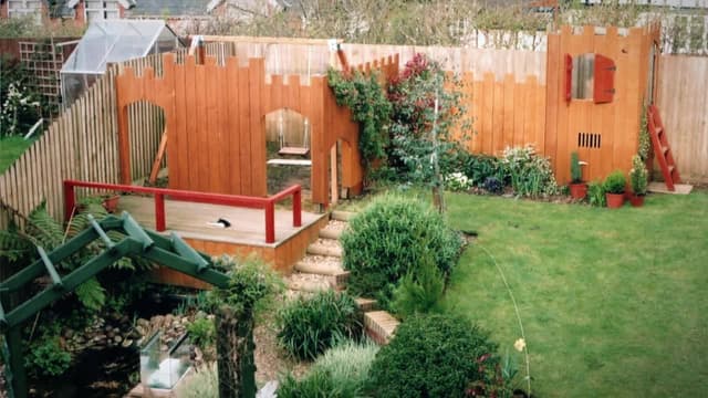 S06:E36 - Vegetable Patch Signs, Wooden Horse and Cart, Football Trophy