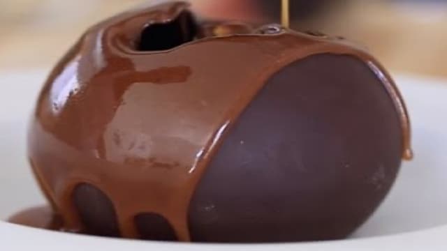 S01:E01 - The Chocolate Ball & Chocolate Caramel Macarons Featuring Chris Thompson