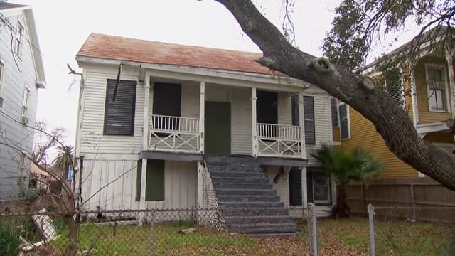 S01:E03 - Mystery House