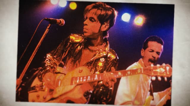 S01:E01 - Royal Tragedy