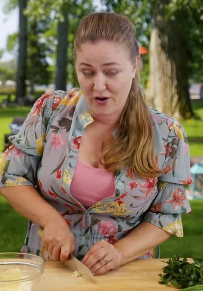 S01:E08 - Patty Pan Summer Squash & Cabbage poster