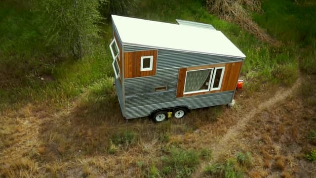 S01:E02 - Derek and Mary's Little House