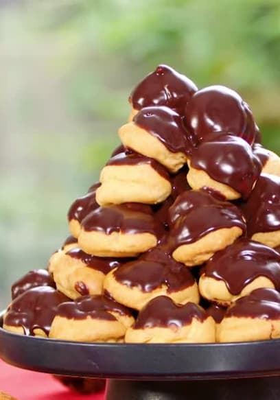S01:E08 - The Spectacular Chocolate Profiteroles Tower poster