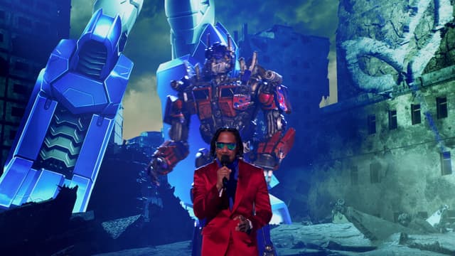 S11:E06 - Transformers Night