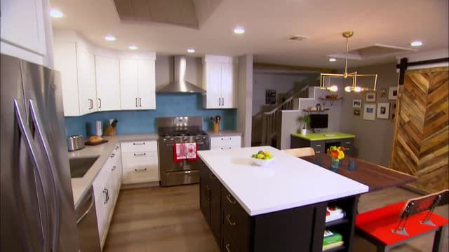 S11:E05 - Bright and Funky Kitchen