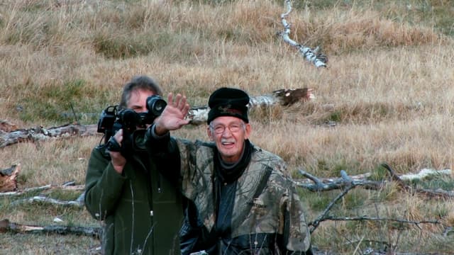 S09:E24 - Hal and Len Go Crossbow Hunting for Whitetails