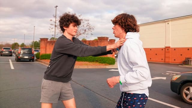 S01:E10 - I Can’t Believe He Ate This!