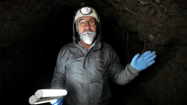 S01:E01 - City and Blood