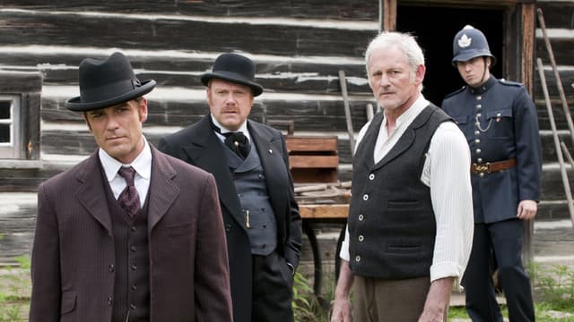 S04:E01 - Tattered and Torn