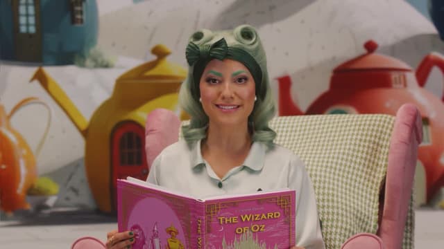 S01:E10 - The Dainty China Country / the Lion Becomes the King of Beasts / the Country of the Quadlings / Glinda the Good Witch Grants Dorothy's Wish / Home Again