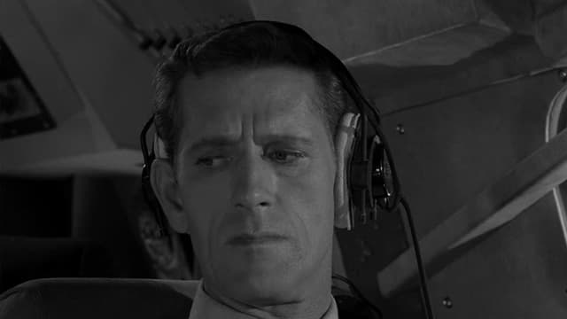 S02:E18 - The Odyssey of Flight 33