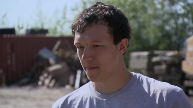 S04:E01 - Homecoming