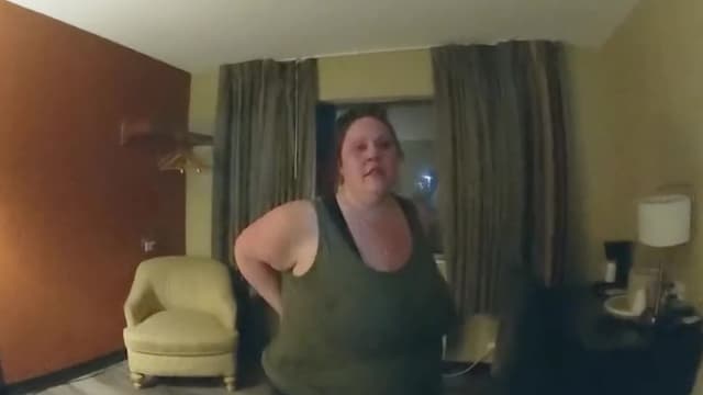 S01:E09 - Hotel Meltdown