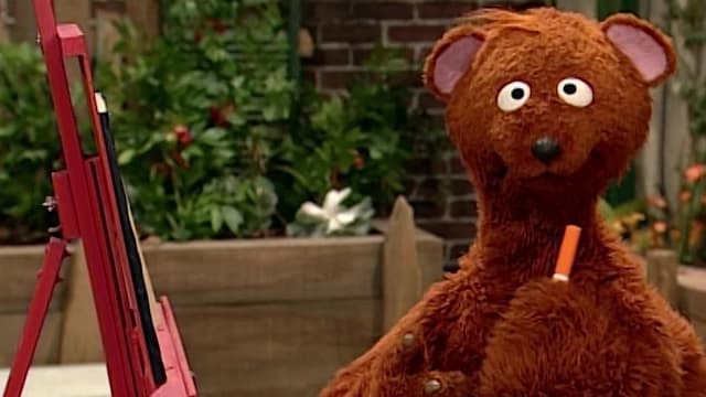 T38:C22 - S38:E22 - Chris Teaches Elmo How to Bowl