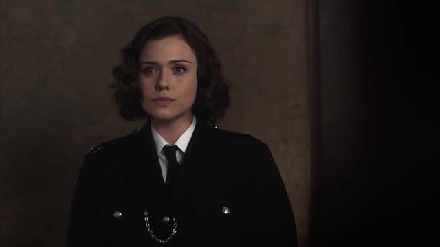 S01:E01 - Sink or Swim