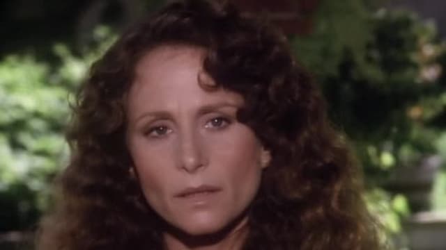 S07:E02 - Here in My Arms