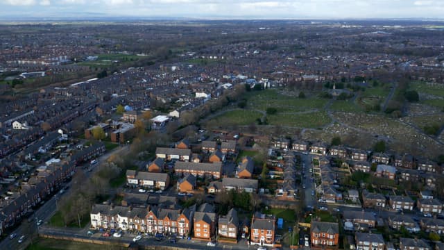 S04:E04 - Neighbours From Hell Part 1