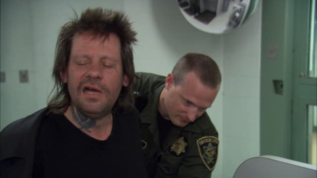 S02:E06 - Hysterical Earring