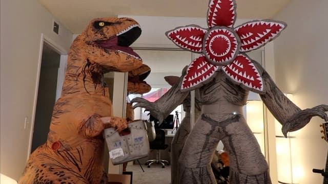 S01:E19 - Fighting a Demogorgon and Daily October Costumes