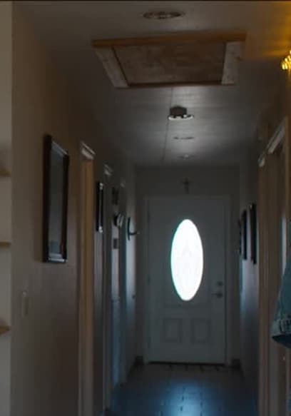 S01:E01 - Suddenly There Came a Tapping poster