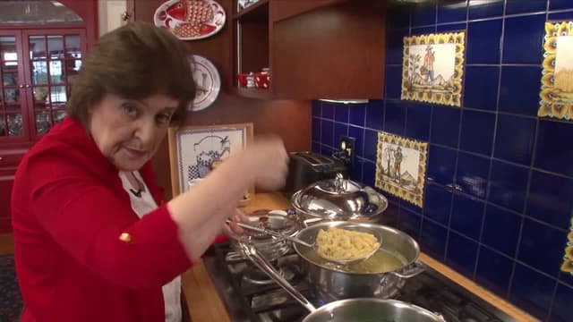 S29:E19 - A Beautiful Plate of Pasta / Un Bellissimo Piatto Di Pasta