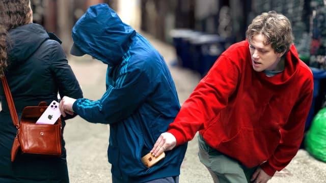 S01:E04 - Pickpocketing A Pickpocket