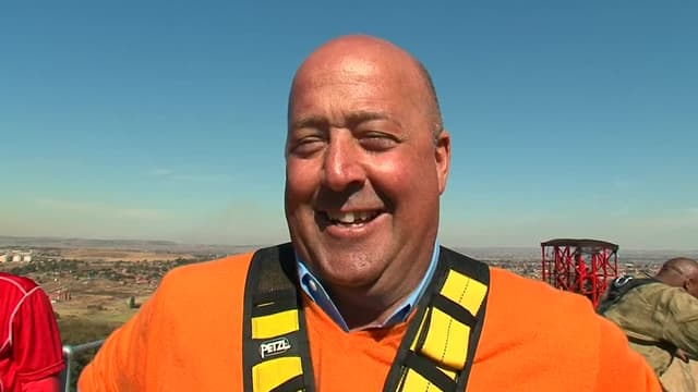 S01:E01 - Sneak Preview