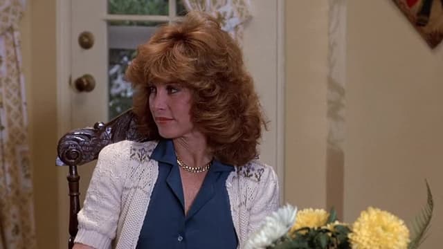 S03:E01 - Harts and Flowers