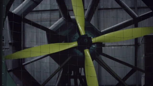 S01:E01 - Aston Martin