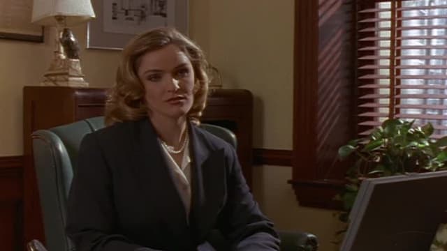 S01:E02 - All That Glitters