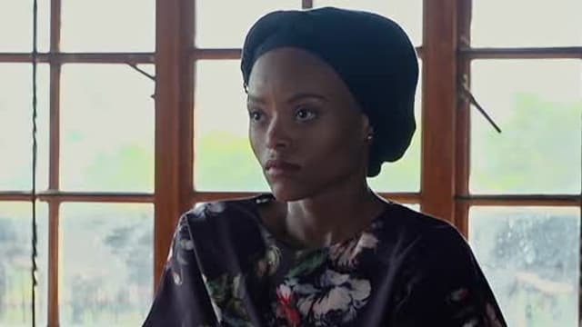 S02:É01 - S02:E01 - In Enters Gracious