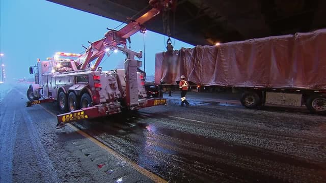 S03:E01 - It's Now or Never and Pray for the Best