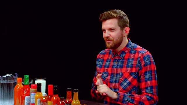 S04:E09 - Dillon Francis Hurts His Body With Spicy Wings
