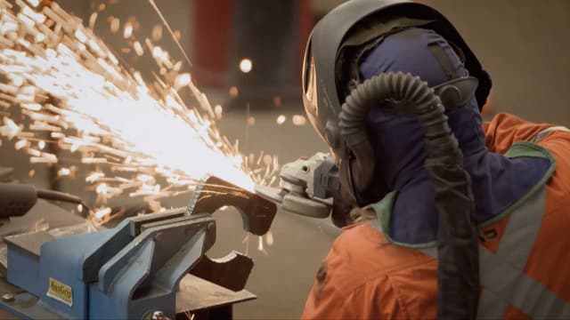 S02:E08 - Risky Repairs