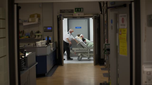 S03:E03 - Life in Their Hands